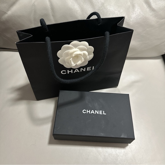 CHANEL CLASSIC CARD HOLDER - Picture 9 of 10